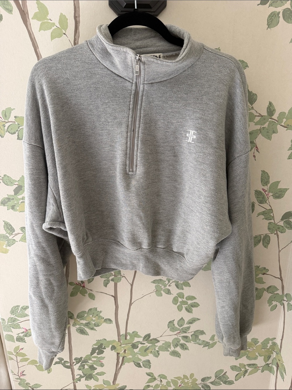 Eterne Light Gray Half-Zip Cropped Pullover Sweatshirt